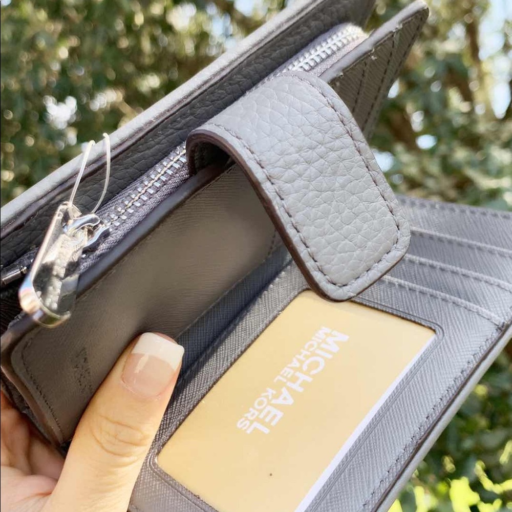 Gaby’sBags👜💕- Michael Kors Satchel Wallet set - Picture 5 of 7